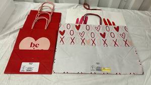 lot 7218 image: Spritz Valentines Day Gift Bags Set