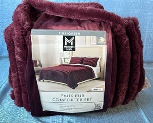 lot 2020 image: Members Mark Faux Fur Comforter Set. Size FullQueen. Color Wine.