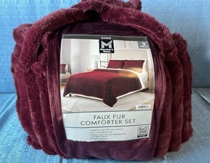 lot 2026 image: Members Mark Faux Fur Comforter Set. Size King. Color Wine.