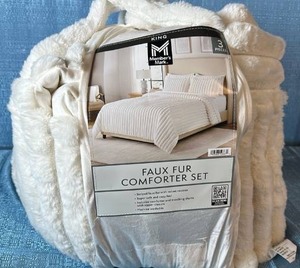 lot 2030 image: Members Mark Faux Fur Comforter Set. Size King. Color Ivory.