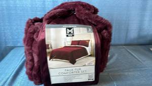 lot 2036 image: Members Mark Faux Fur Comforter Set. Size FullQueen. Color Wine.