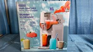 lot 3016 image: Iceman Slush-Ease MAX XL 64oz Slushy Maker