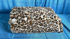 lot 5004 image: Members Mark Leopard Print Fur Throw Pillow, 60in x 70in