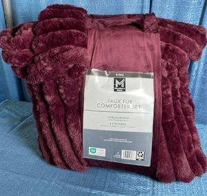 lot 5006 image: Faux Fur Comfort Set King - Purple