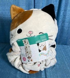 lot 5013 image: Squishmallows Cat Plush Hoodie Throw Blanket