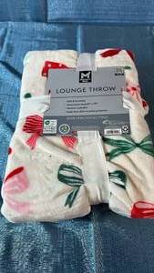 lot 6022 image: Members mark Lounge Throw Blanket