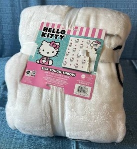 lot 6037 image: Hello Kitty White Plush Blanket