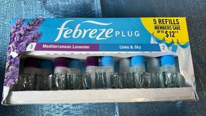 lot 6045 image: Febreze Plug Air Freshener Refills  Mediterranean Lavender & Linen & Sky  4.35 fl oz  5 Count  5 Pack