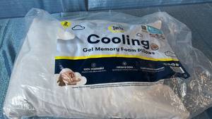 lot 6082 image: Serta Cooling Gel Memory Foam Pillow