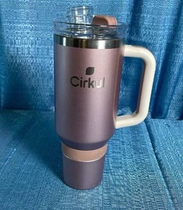 lot 7016 image: Cirkul Insulated Water Bottle with Handle