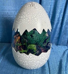 lot 7024 image: Jurassic Park Dinosaur Egg Display Diorama