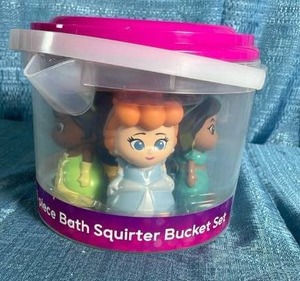 lot 7037 image: Disney Squirter Bath Toys Set