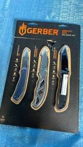 lot 7039 image: Gerber Folding Knife Collection - Air Ranger, Paraframe, LST Models