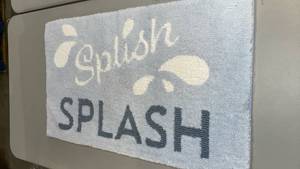 lot 7048 image: Member��s Mark ��SPLASH�� Bath Mat