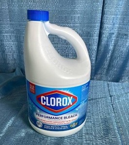 lot 7083 image: Clorox Regular Bleach 64 oz Bottle