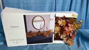 lot 7092 image: Threshold Fall Oak Leaf Garland