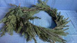 lot 7123 image: Fresh Pine Christmas Garland