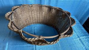 lot 7125 image: Curved Woven Wicker Tree Skirt