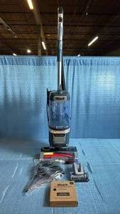 lot 8010 image: Shark Upright Vacuum Cleaner IZ682H