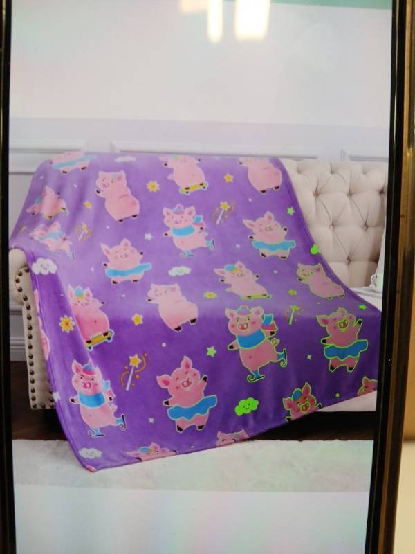 lot 23338 image: Hohoto Pig Glow In The Dark Premium Flannel Throw Blanket 50 x 60in