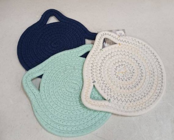 lot 33540 image: Sodapo 7in Cat Trivets 3pc Set