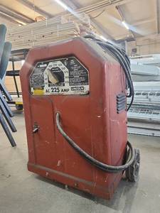 lot 11520 image: Lincoln AC-225-S Amp Arc Welder