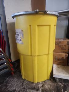 lot 16527 image: 55-Gallon Industrial Salvage Drum