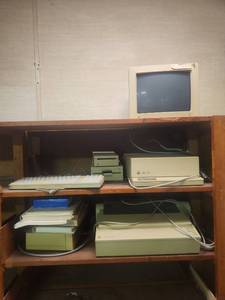 lot 16532 image: Apple IIGS Computer System W Monitor and Accessories