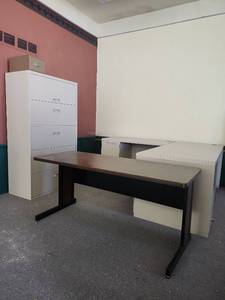 lot 16563 image: Office Desk Set with Filing Cabinet