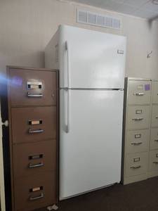 lot 16574 image: Electrolux FFHT2117LW2 White Refrigerator