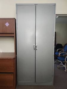lot 16577 image: 78 Tennsco Metal Storage Cabinet