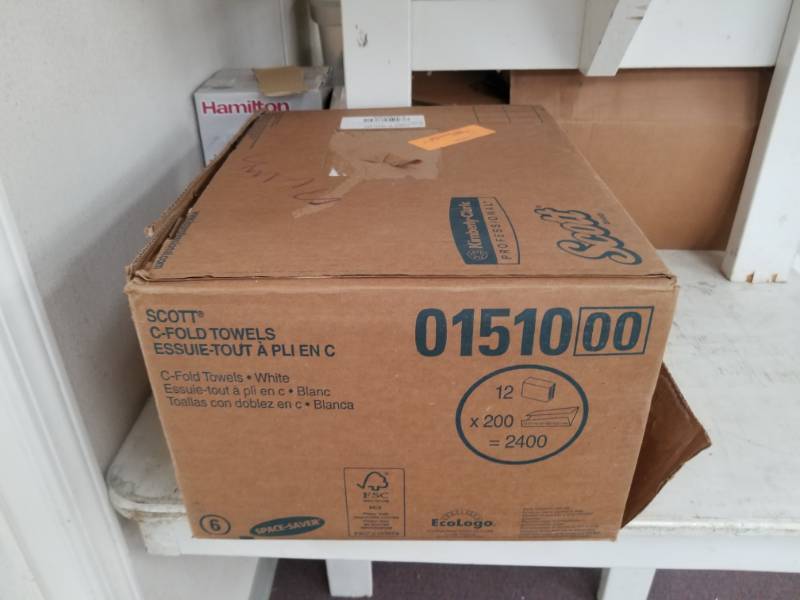 lot 5374 image: Cases of Scott C-Fold Towels 2400 per case