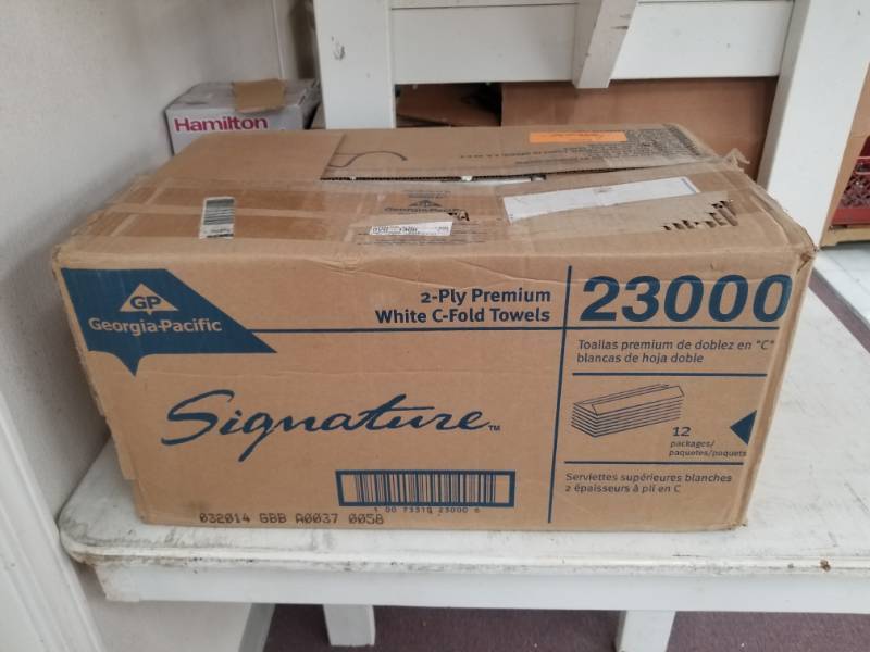 lot 5376 image: 2 ply White C-Fold Towels - 2 cases  12 pkg  case