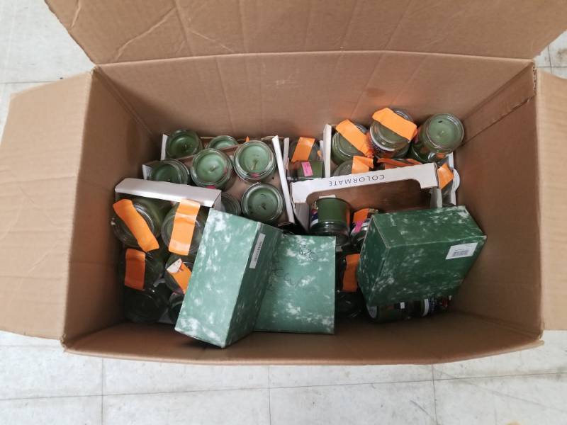 lot 5396 image: Box of Green Mini Jar Candles