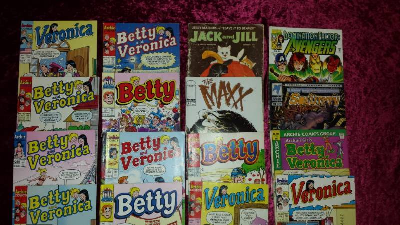 lot 5408 image: Lot of 16 Veronica and Betty Comic Books
