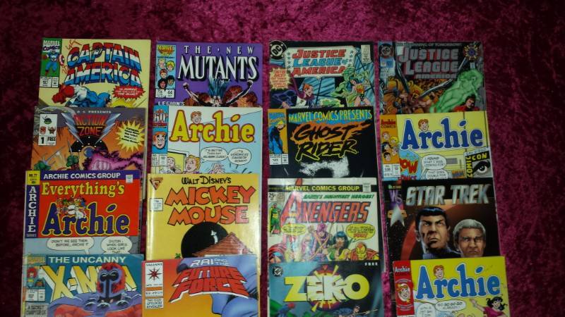 lot 5409 image: Lot of 16 Star Trek, Justice League, Other Misc Comic Books
