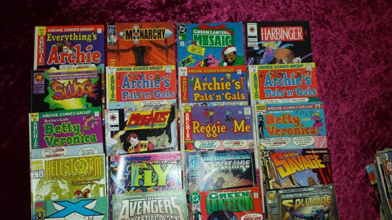 lot 5412 image: Lot of 20 Archie, Star Trek, Justice League, Other Misc Comic Books