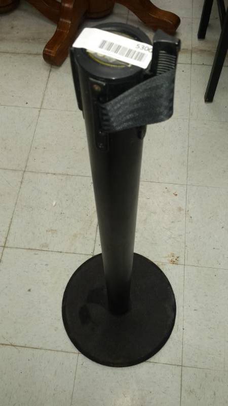 lot 5300 image: Crowd Control Xtenda Belt Pole