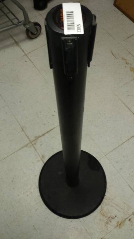 lot 5302 image: Crowd Control Xtenda Belt Pole