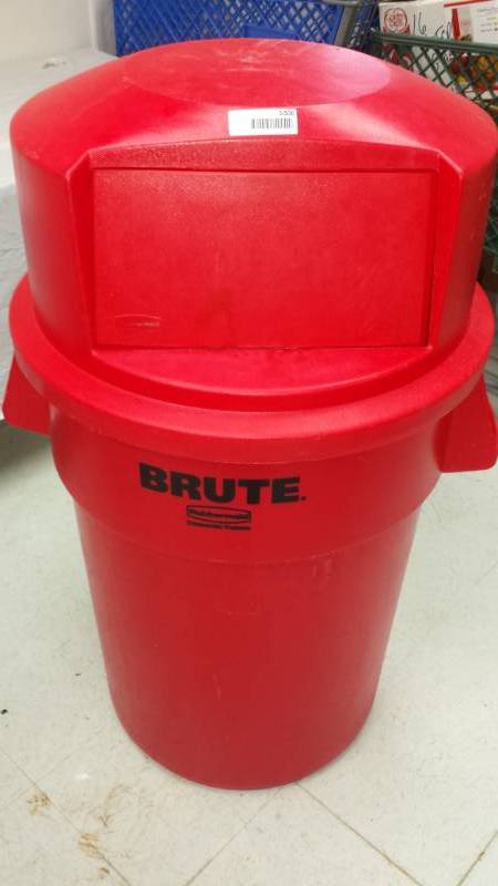 lot 5306 image: Rubbermaid Red Brute Lidded Trash Receptacle 44 Gallon