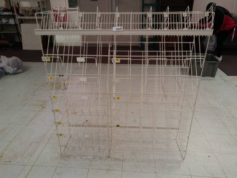 lot 5421 image: Wire Merchandising Rack