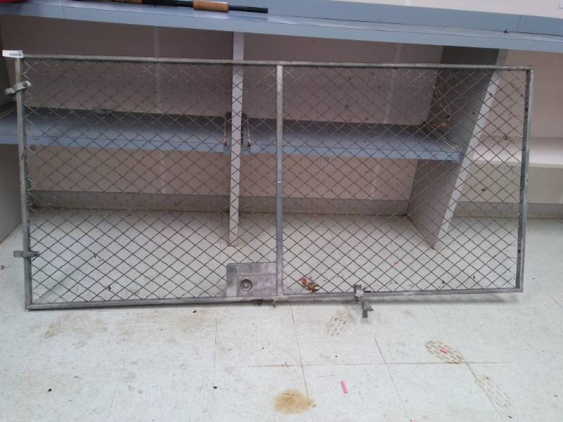 lot 5428 image: Chain Link Locking Door