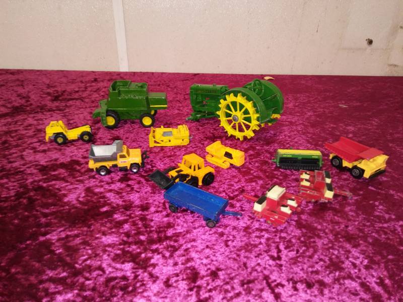 lot 5437 image: Metal Toy Tractors Lot