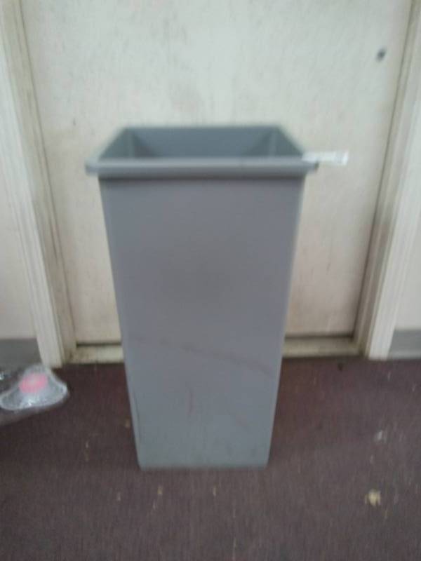 lot 5447 image: Plastic Square Trash Can