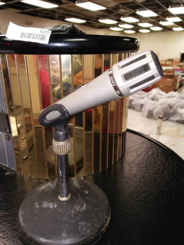 lot 5272 image: Shure 515 Microphone on Stand