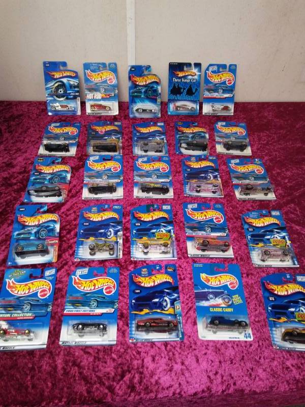 lot 5750 image: Hot Wheels Car Lot (25)