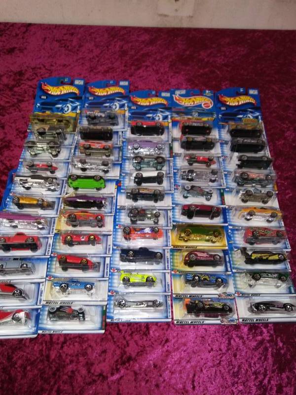 lot 5751 image: Hot Wheels Car Lot (50)