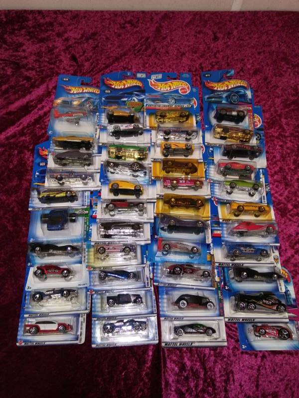 lot 5752 image: Hot Wheels Car Lot (40)
