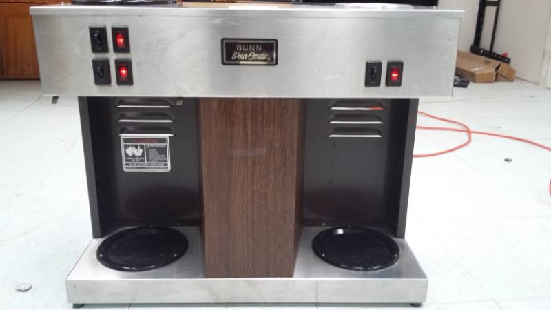 lot 5320 image: Bunn Pour-Omatic Model UPS Coffee Station