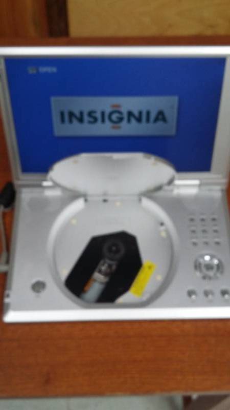 lot 5322 image: Insignia Portable Dvd Player 10 Screen Monitor